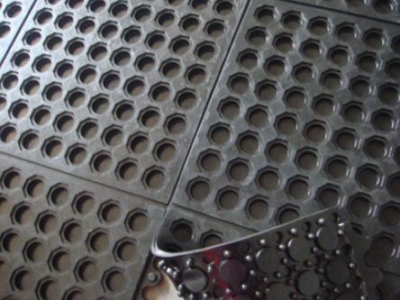 Rubber Industrial Anti Fatigue Mats With Drainage Holes - Slip Not Co Uk